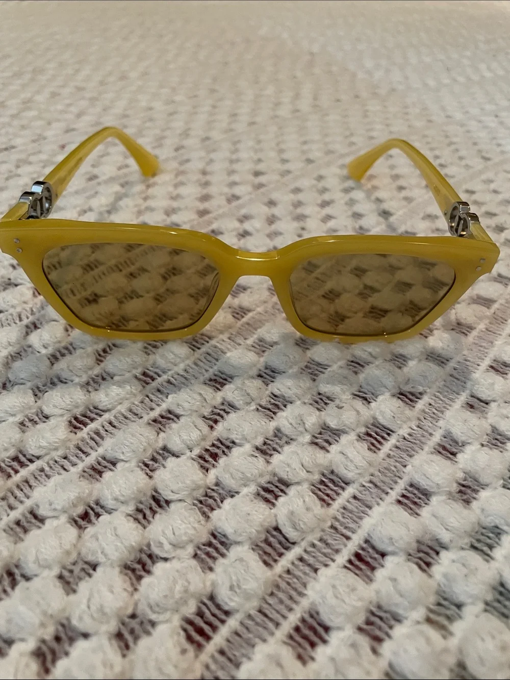 Gentle Monster Jennie XOXO Y1 Yellow Green Square Sunglasses EXC No Case